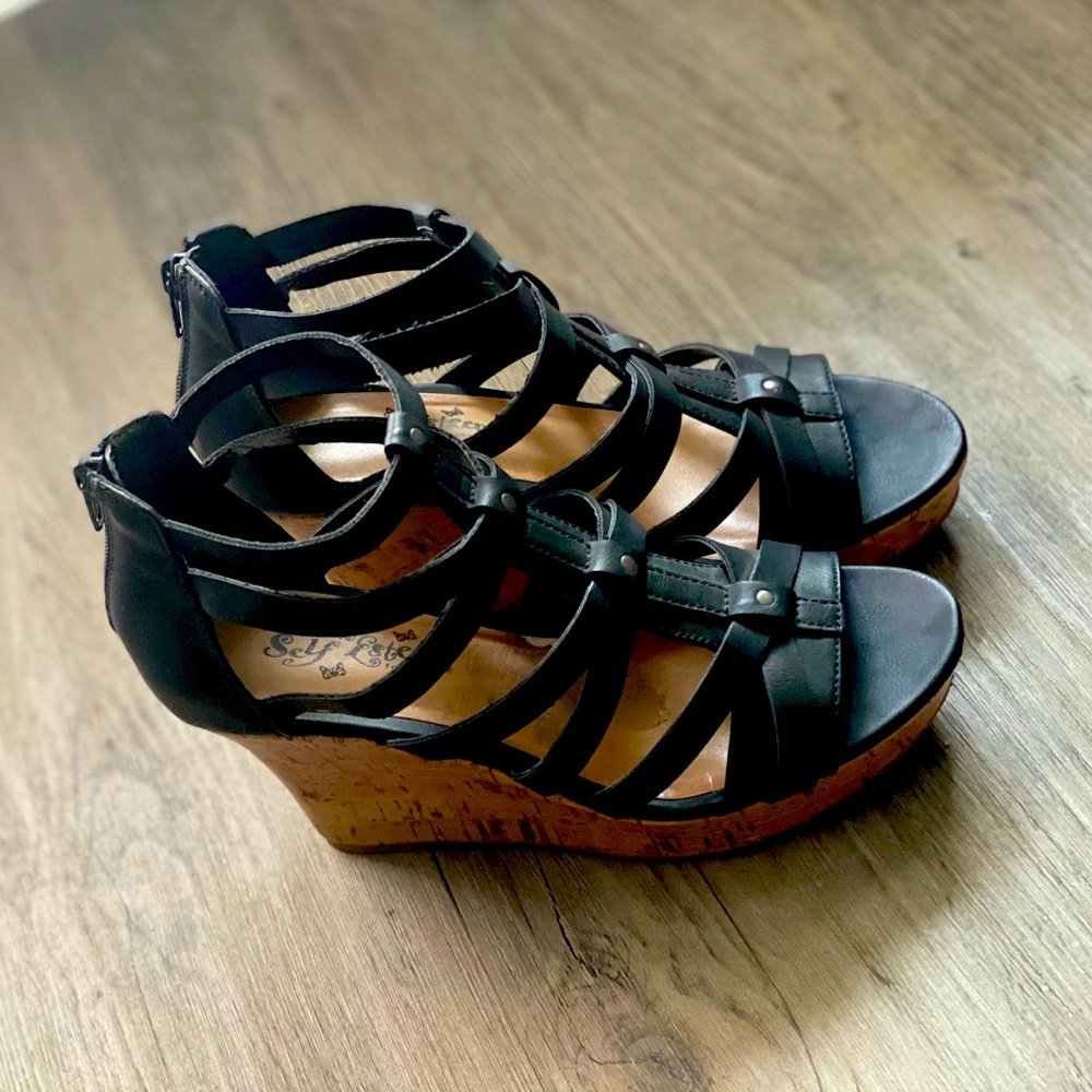 Black wedges